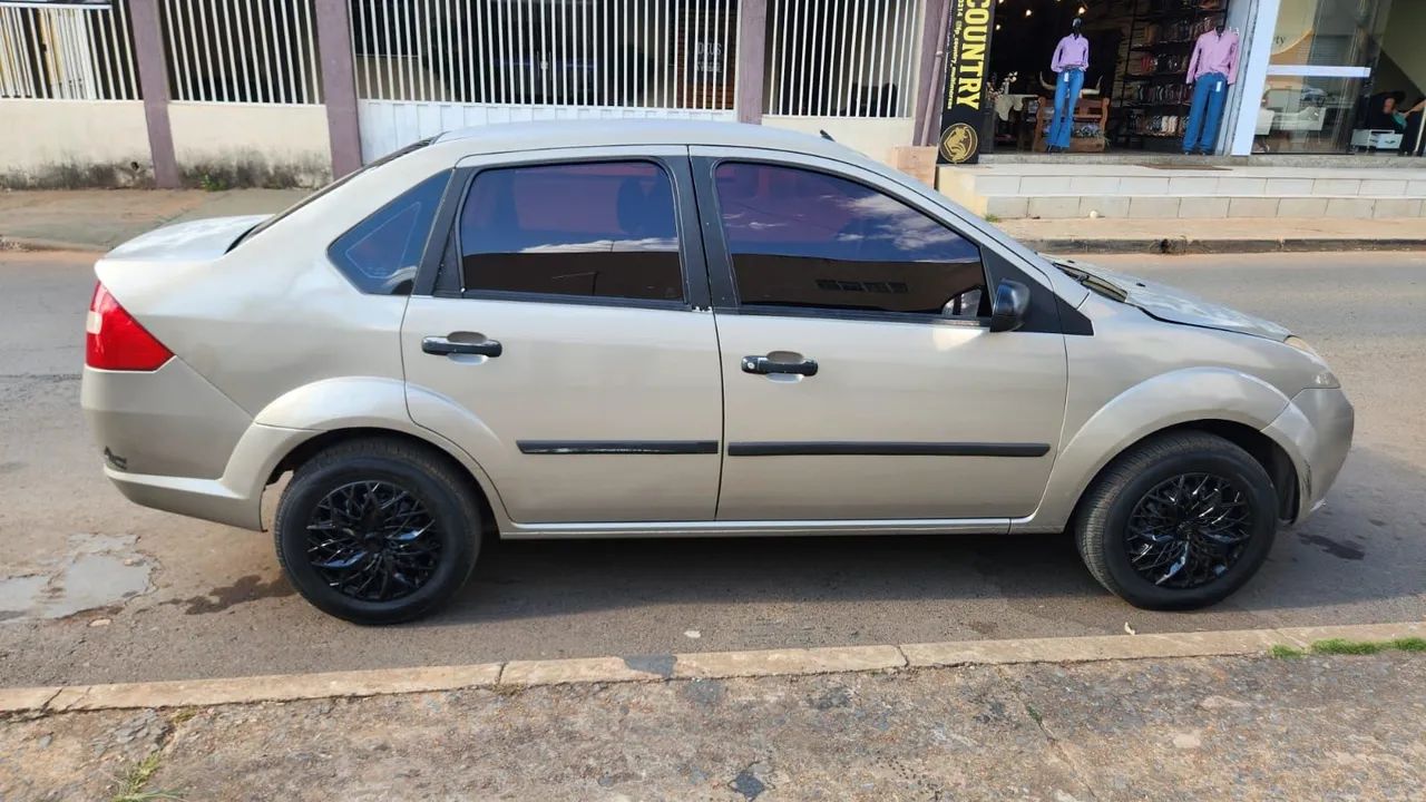 Ford Fiesta Fiesta Sedan 1.0 8V Flex 4p 2008