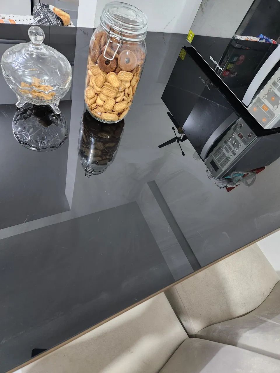 Vendo mesa com 6 cadeiras de tecido  - Foto 4