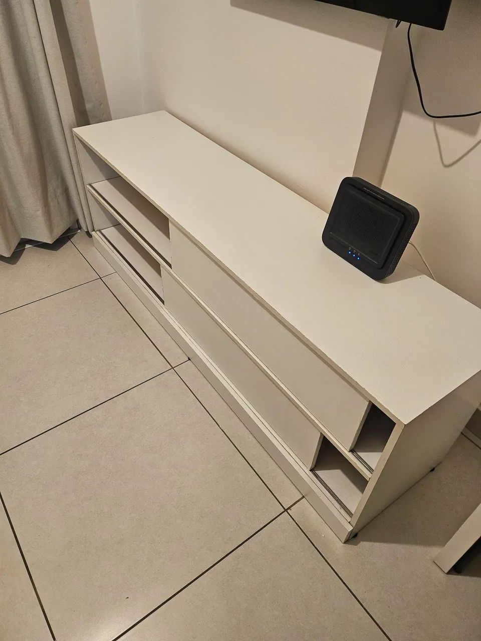 Rack branco para TV