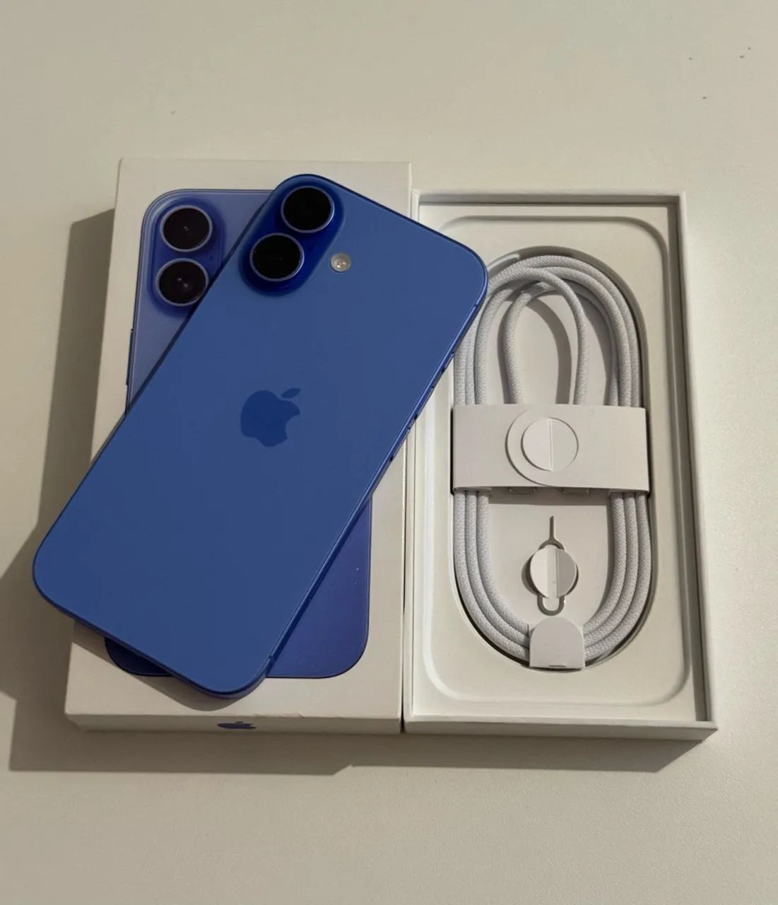 iPhone 16 128gb ultramarino