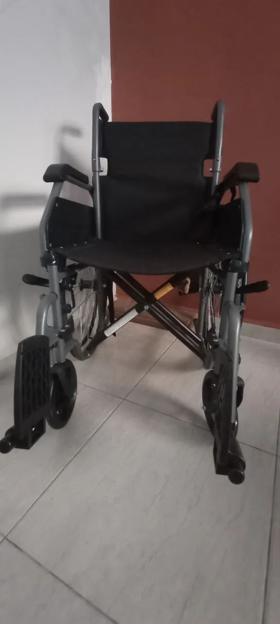 Cadeira de rodas seminova - Foto 4