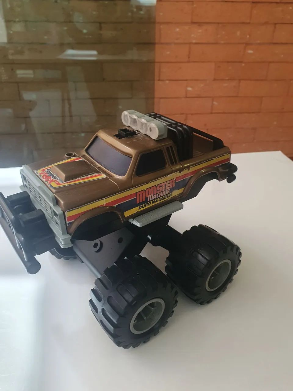 Brinquedo monster machine duro na queda - Foto 4