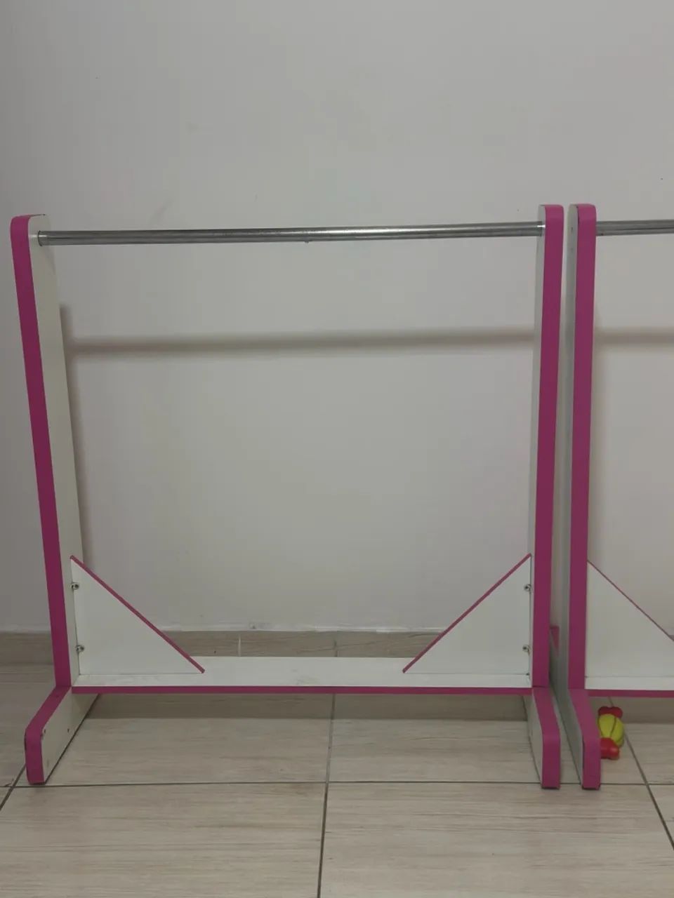 Araras de roupas  - Foto 2