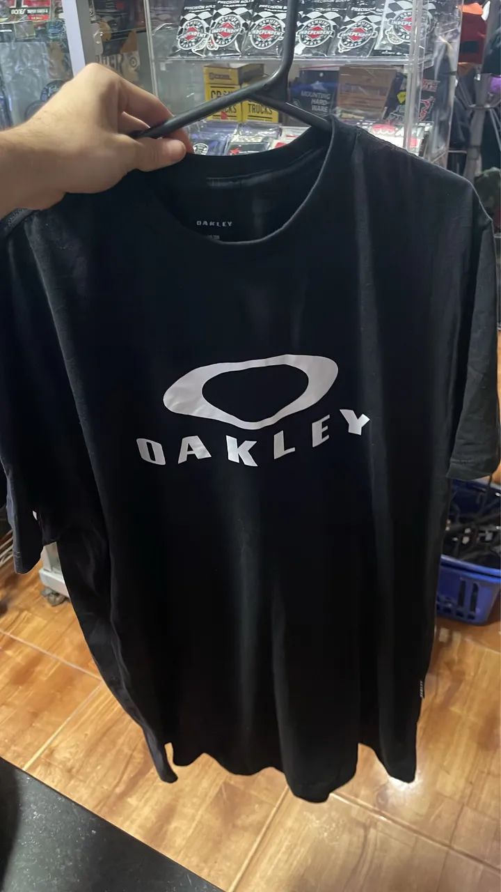 Camisetas oakley com pequenos defeitos 50.00 - Foto 3