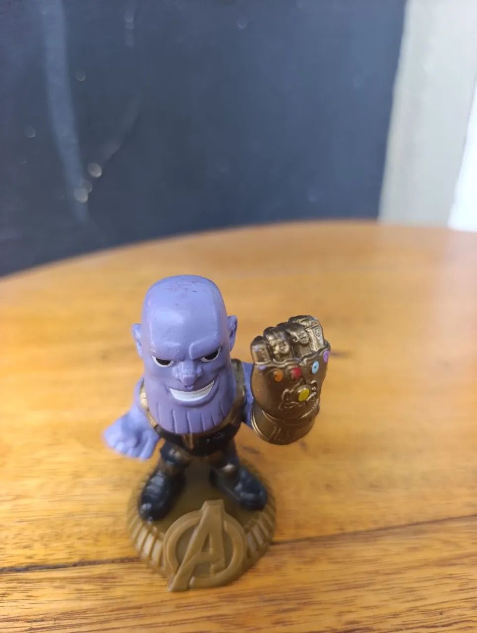 BONECO THANOS MANOPLA DO INFINITO. PROMOCIONAL LACTA 2019