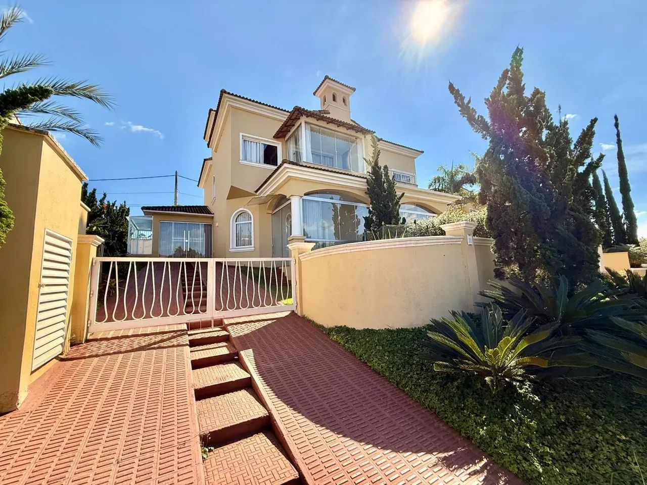 Casa para alugar com Piscina e 3 quartos, 210 m² - Alphaville Lagoa Dos Ingleses