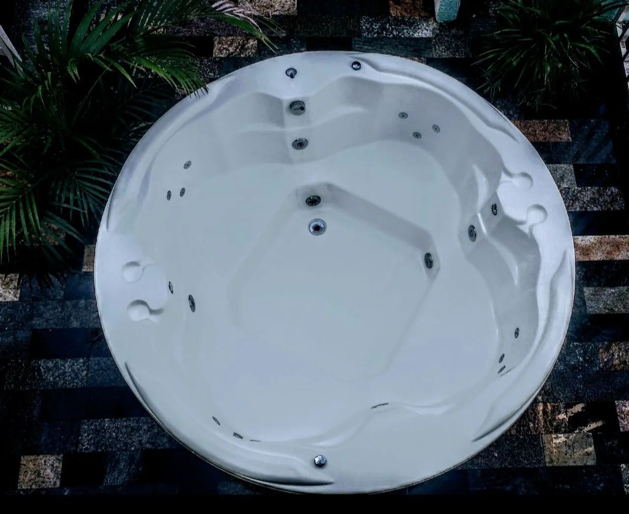SPA HUDROMASSAGEM PARA 4 PESSOAS