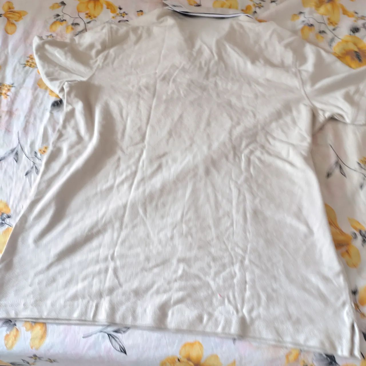 Camisa marca Tommy Hilfiger, nova, original, importada, tamanho Grande, cor creme clara - Foto 4