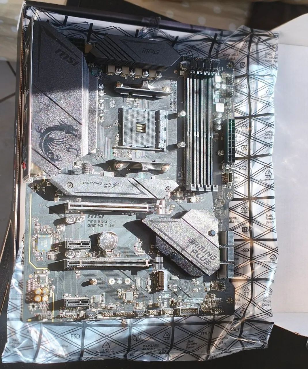 Placa-Mãe (Com Defeito) MSI MPG B550 Gaming Plus  - Foto 2