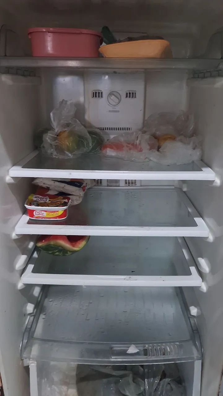 Geladeira usada, com marcas de uso - Foto 4