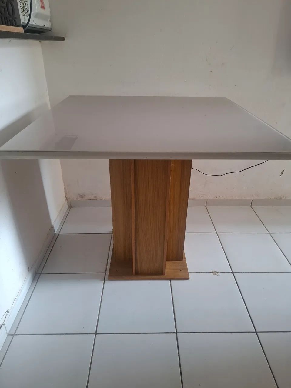 Mesa sem cadeiras