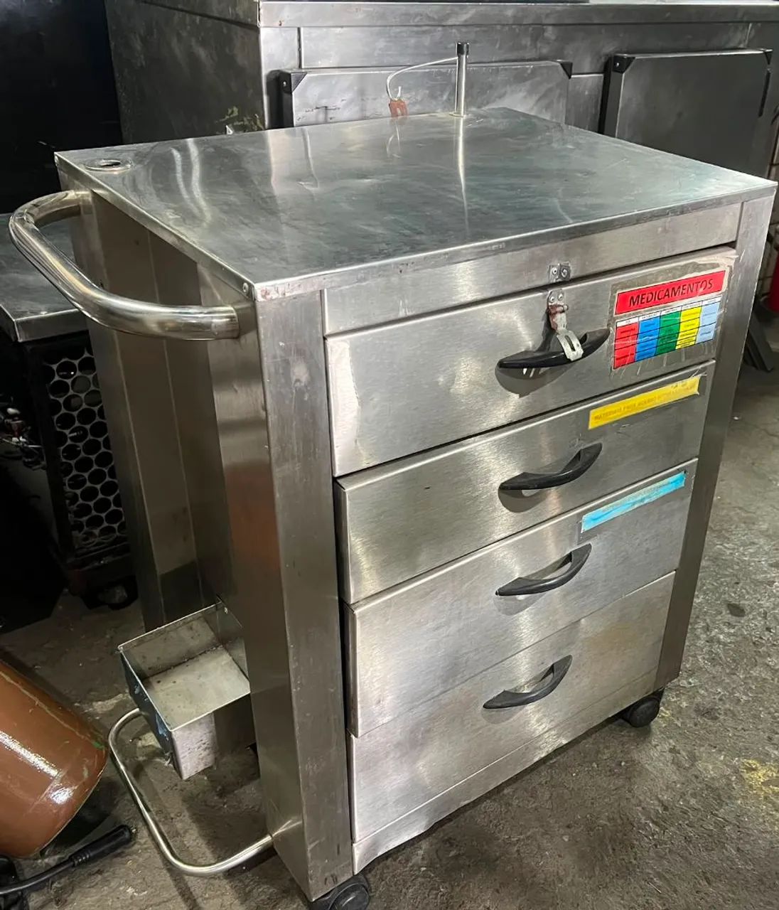 Carrinho inox auxiliar para clinicas - Foto 2