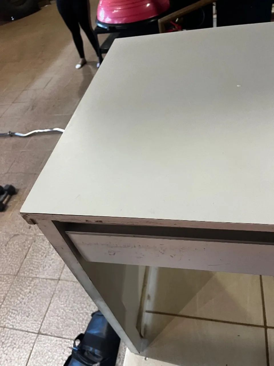 Vendo mesa e escrivaninha - Foto 3