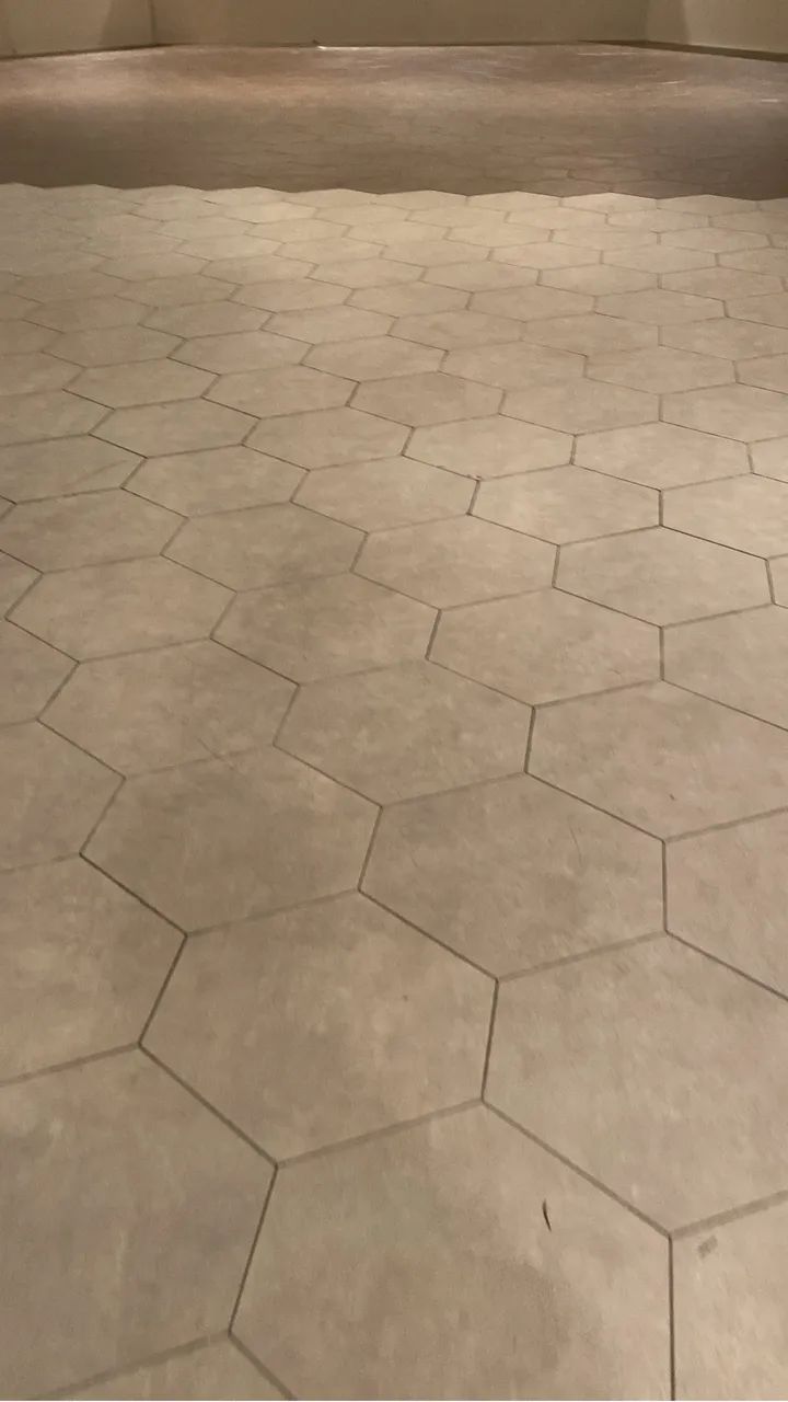 Piso vinílico hexagonal  - Foto 2