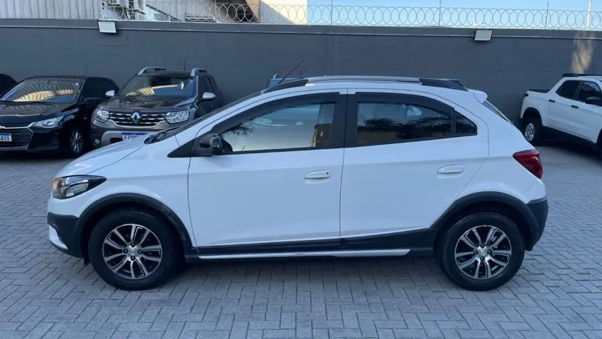 Chevrolet Onix Activ 1.4 8V Flex Mec. 4P 2018 - Foto 3