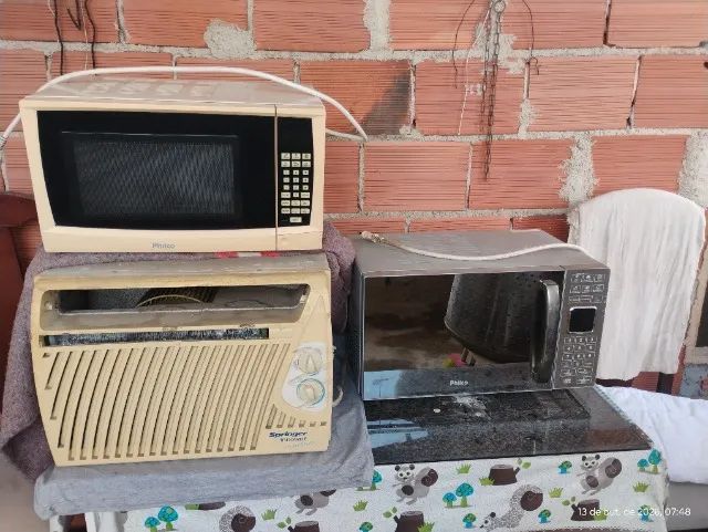 Vendo 2 microondas com defeito e um ar condicionado funcionando  - Foto 2