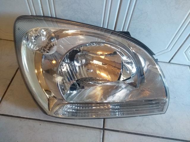 Farol direito kia sportage 2008