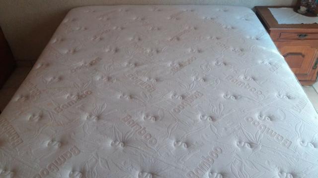 Vendo Colchão Herval Queen - 1,58x1,98x0,30 (somente o colchão com 3 anos de uso) - Foto 2