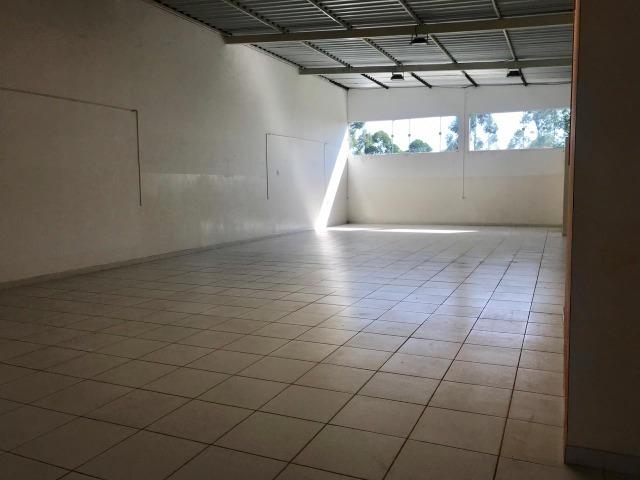 Excelente galpão com 654 m2 AC, excelente ponto comercial e industrial - Foto 13
