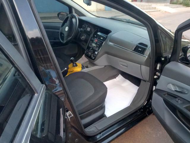 Vende-se um Fiat línea 12/13,.28000 , apena 64km - Foto 10
