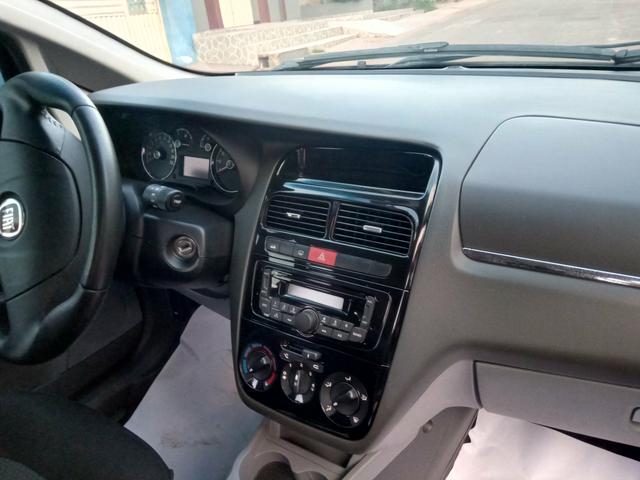 Vende-se um Fiat línea 12/13,.28000 , apena 64km - Foto 4