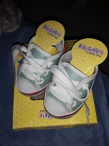 dois sapatinhos de bebe