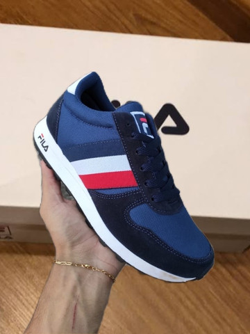 tenis fila azul e branco