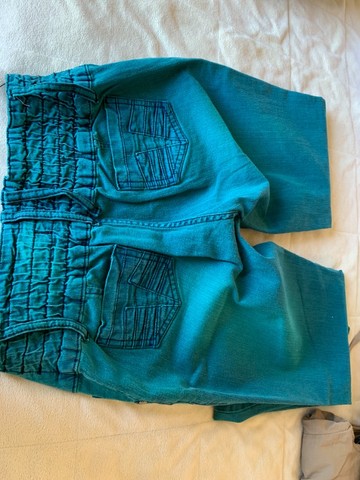2 pares de Calças 1 verde jeans ambas e 1 azul escuro novas n44 super lindas. - Foto 3