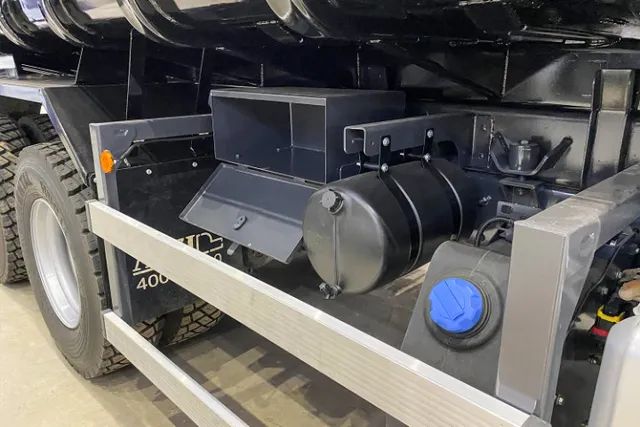 Caminhão Volvo VMX 290 6x4  com caçamba convencional 16m3 - Foto 5