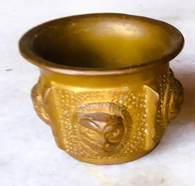  Par raros Almofariz em Bronze maciço ricamente decorado com cabeças macaco leão em relevo - Foto 2