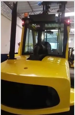 Locação de Empilhadeira Cabinada 4.5ton - Foto 2