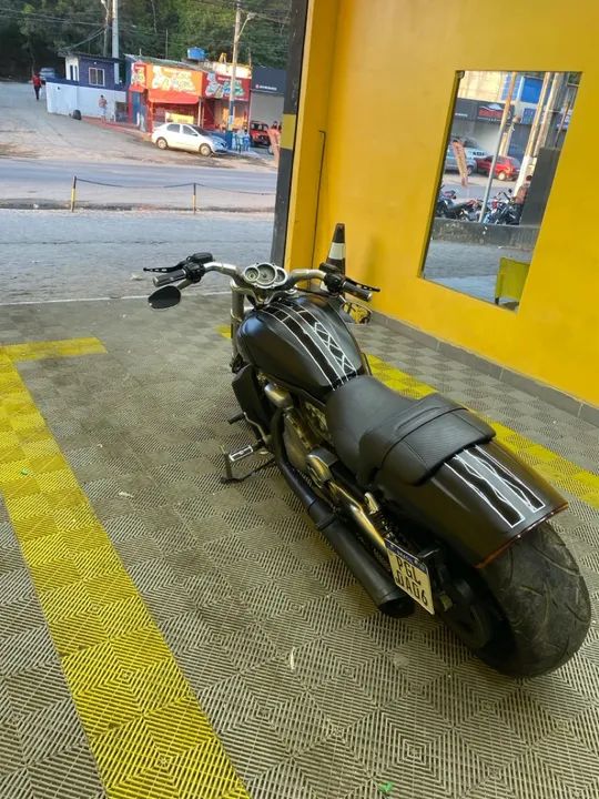 HARLEY DAVIDSON V ROD