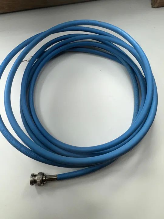 Cabo SDI profissional com 4 metros marca Belden importado 