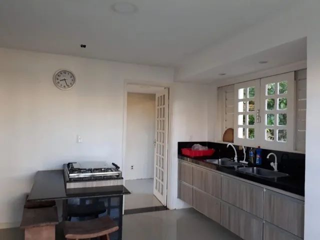 Alugo casa mobiliada com 4 suites, deck com piscina na praia do Porto das Dunas - Foto 3