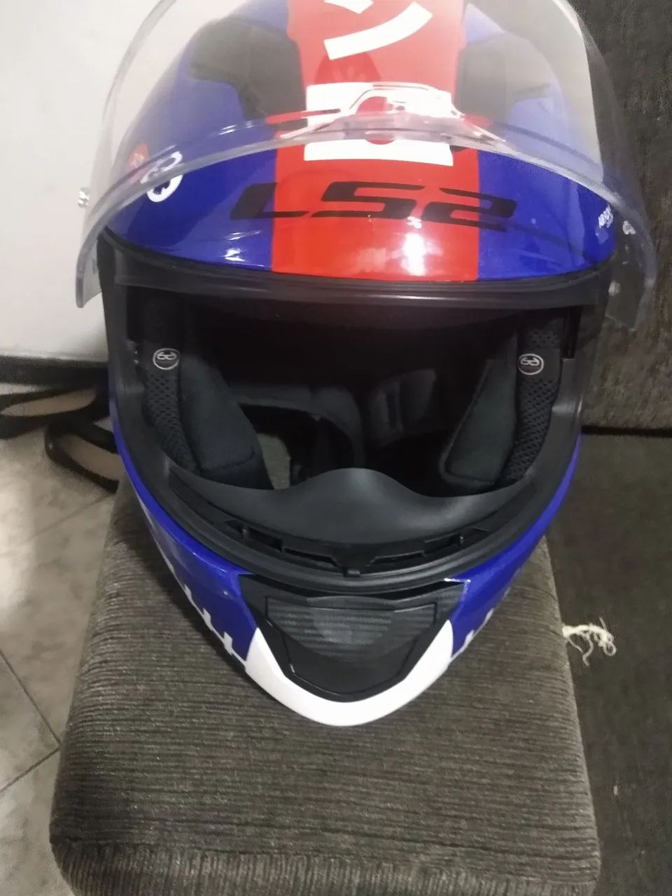 Capacete LS2 com óculos 