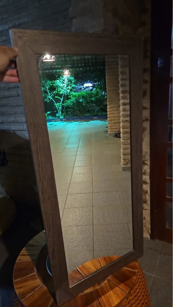 Espelho Decorativo com Moldura de Madeira