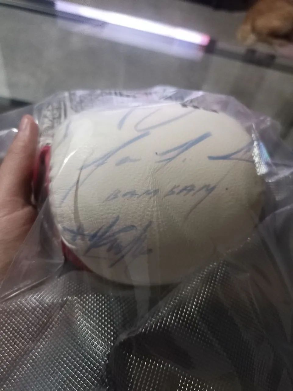 Luva autografada Adesanya UFC - Foto 4