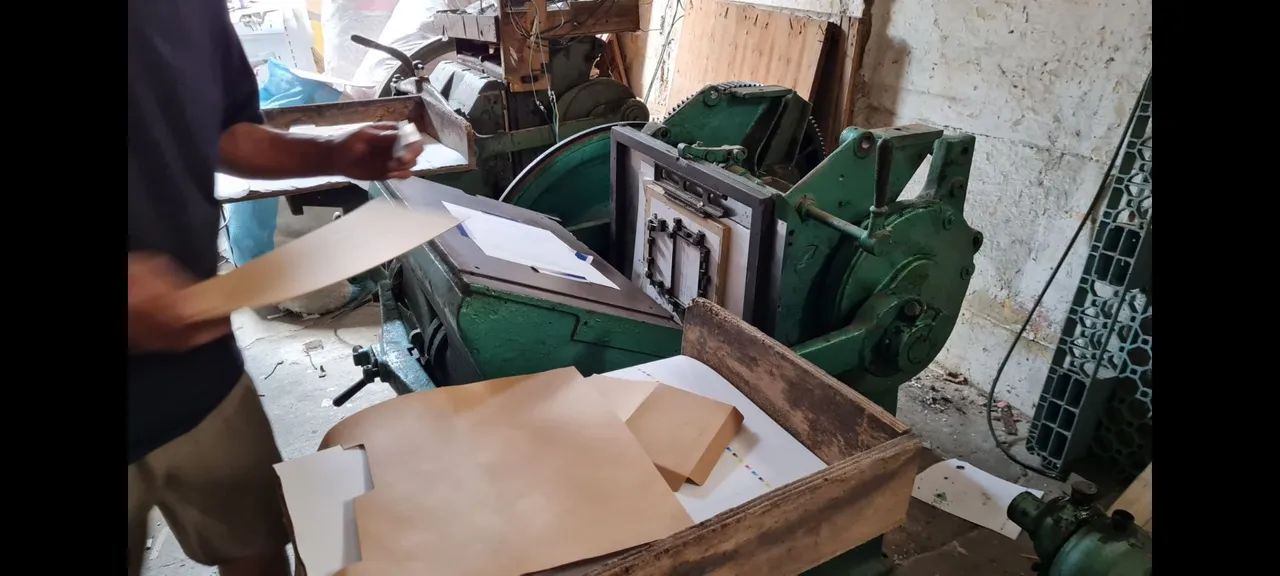 Máquina de corte e vinco 
