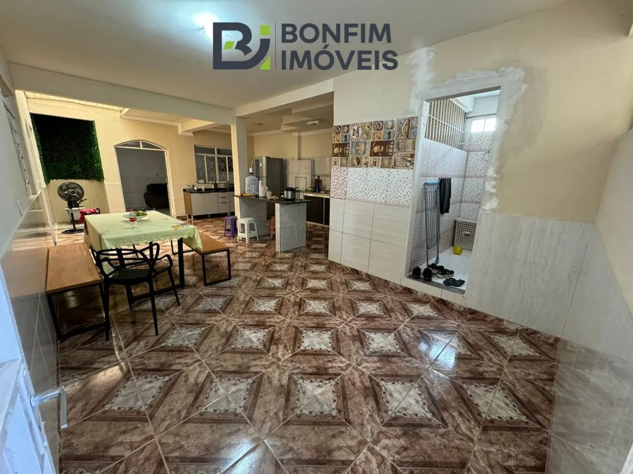 Casa geminada parte de baixo por apenas 299 mil - Ilha