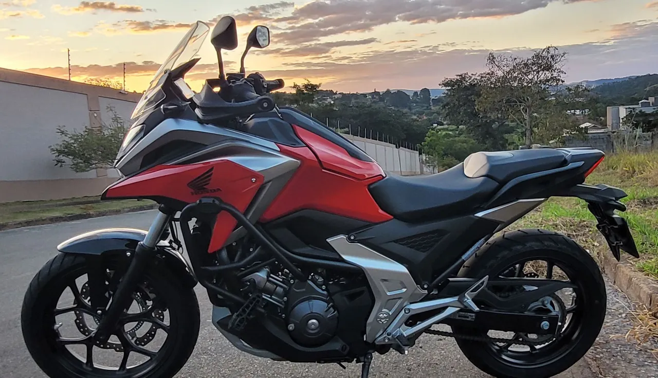 NC 750X DCT, ANO 2023, COR VERMELHA, IMPECÁVEL, OPORTUNIDADE