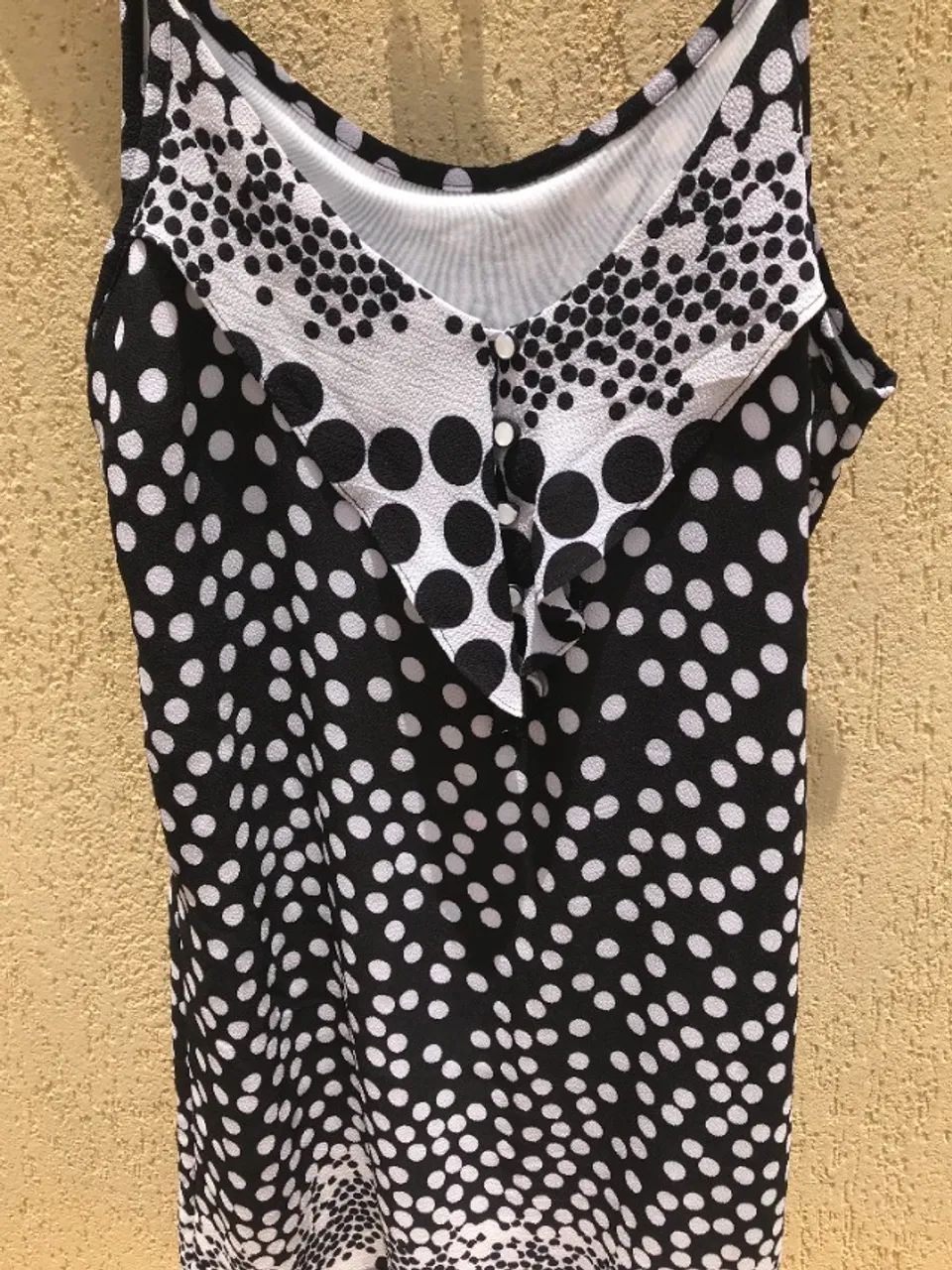 Vestido De Bolinhas Branco E Preto Eslee - Foto 2