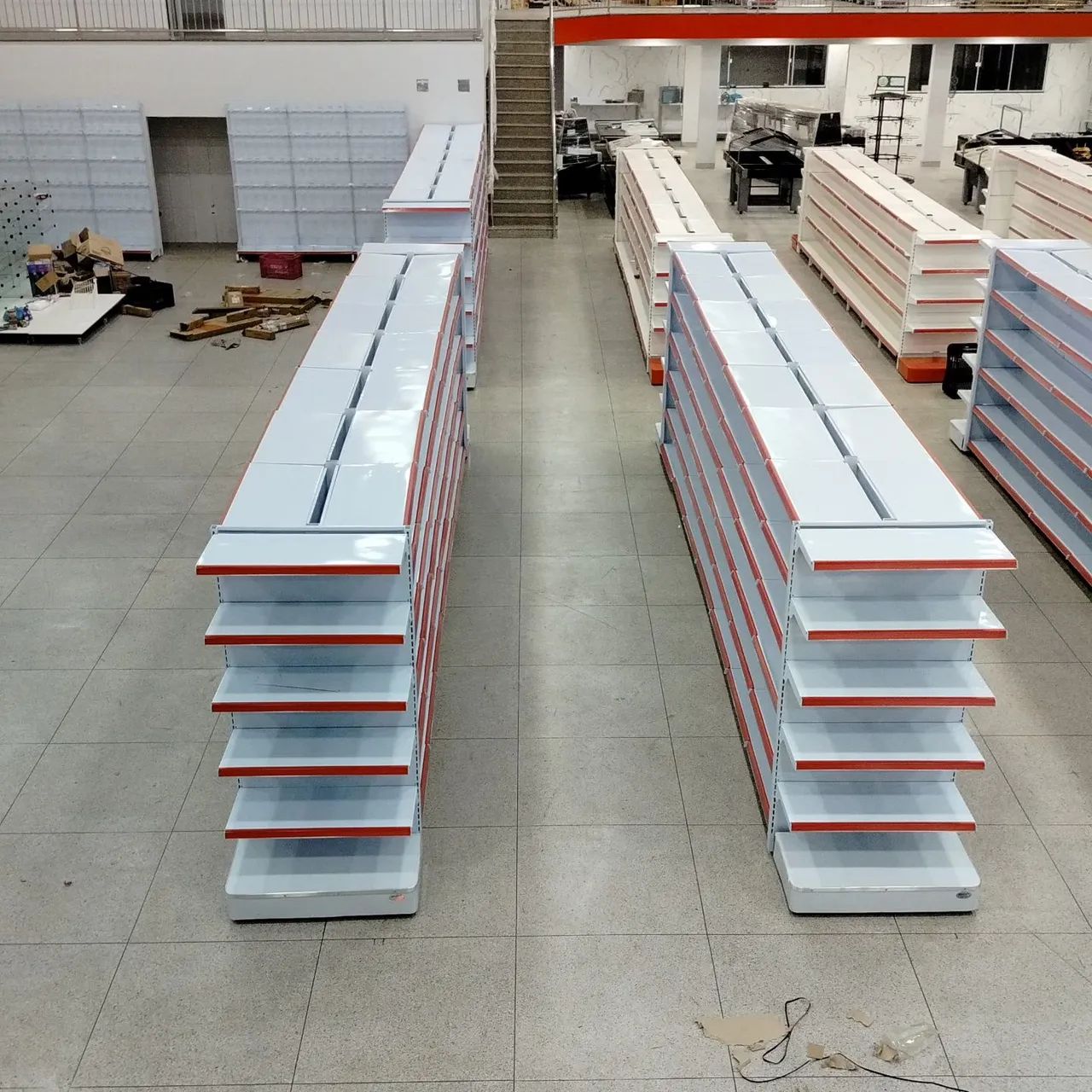 Gôndolas para Loja - Novas - bem reforçada - Foto 4