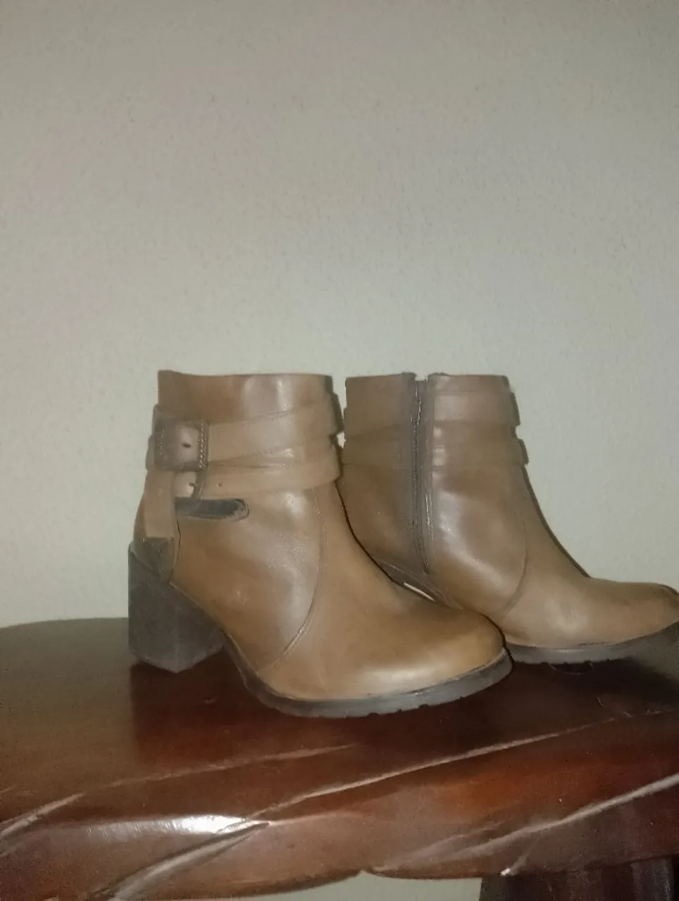 Botas Femininas de Couro Marrom - Conforto e Estilo