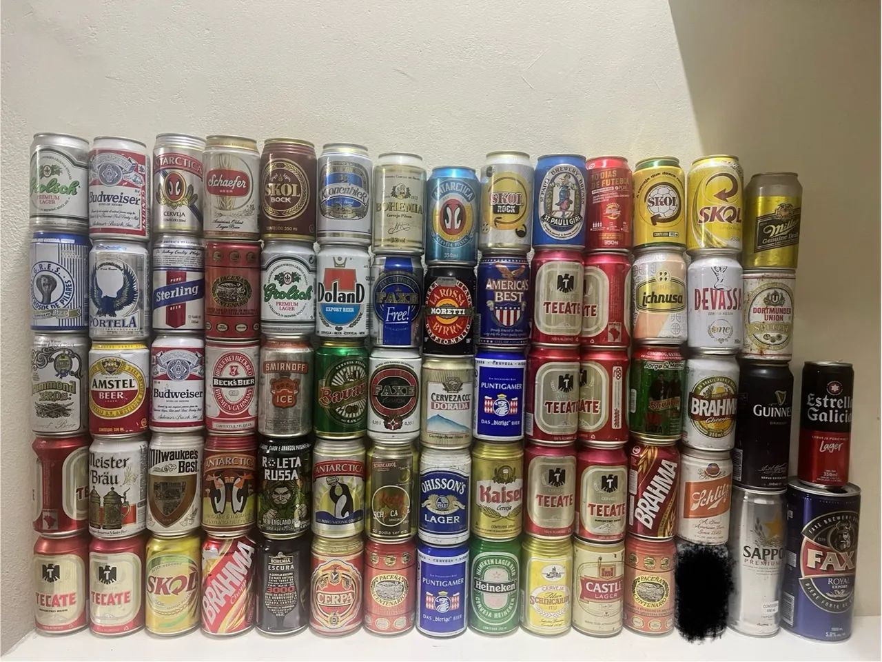 Latinhas de coleção vazias refri
