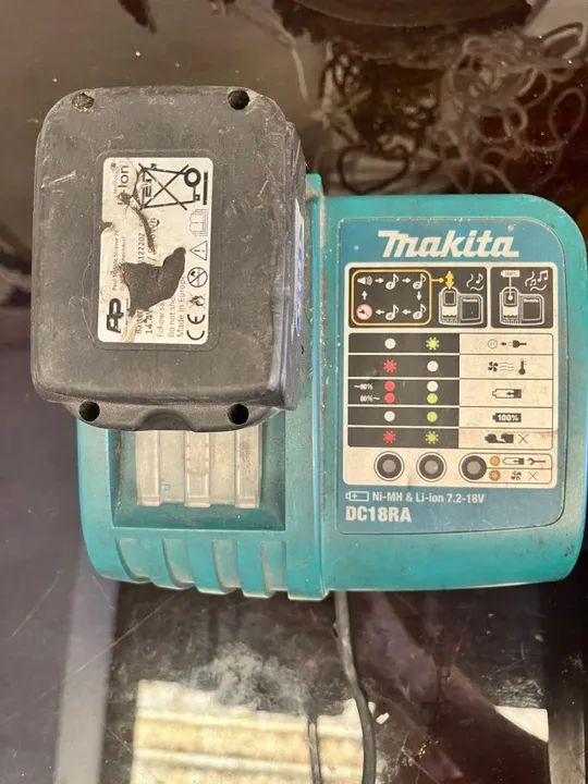 Carregador de Bateria 14,4 a 18 V DC18RA 110 V Makita  - Foto 4