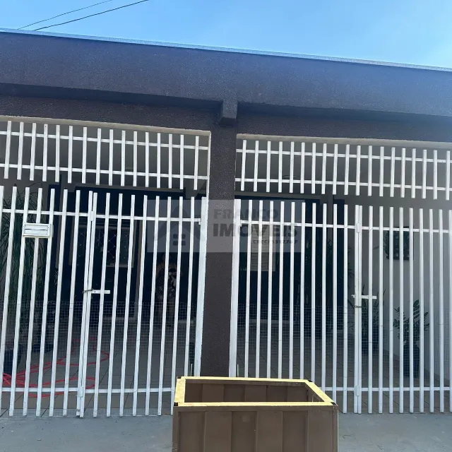 Oportunidade no Bairro Eldorado! Casa Ampla e Recém Reformada!
