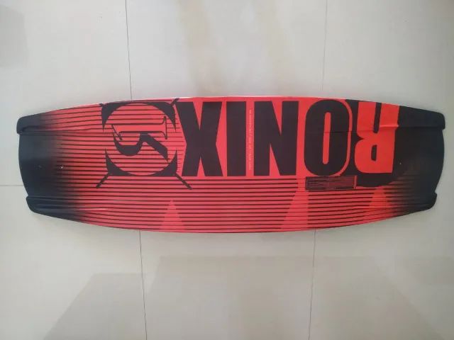 Wakeboard - prancha+botas marca RONIX tam. 139 - impecável - Foto 3