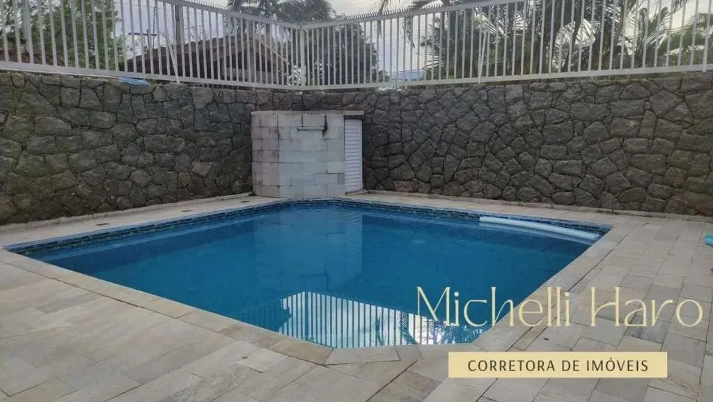 Casa encantadora com piscina em rua tranquila no Parque Viva Mar, em Ubatuba