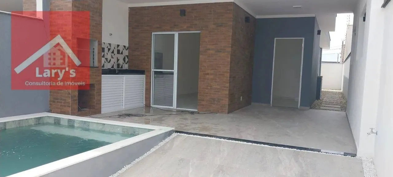 Locação Definitiva - Casa Nova com Piscina no Bairro Flora Rica II, em Peruíbe