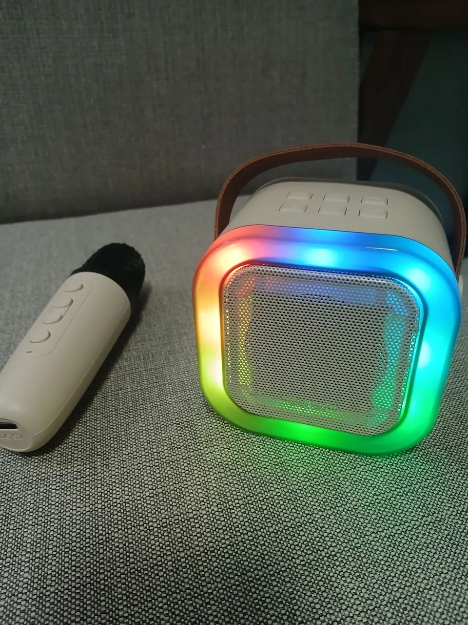 Caixa de Som Bluetooth com Microfone e Luzes RGB - Foto 5